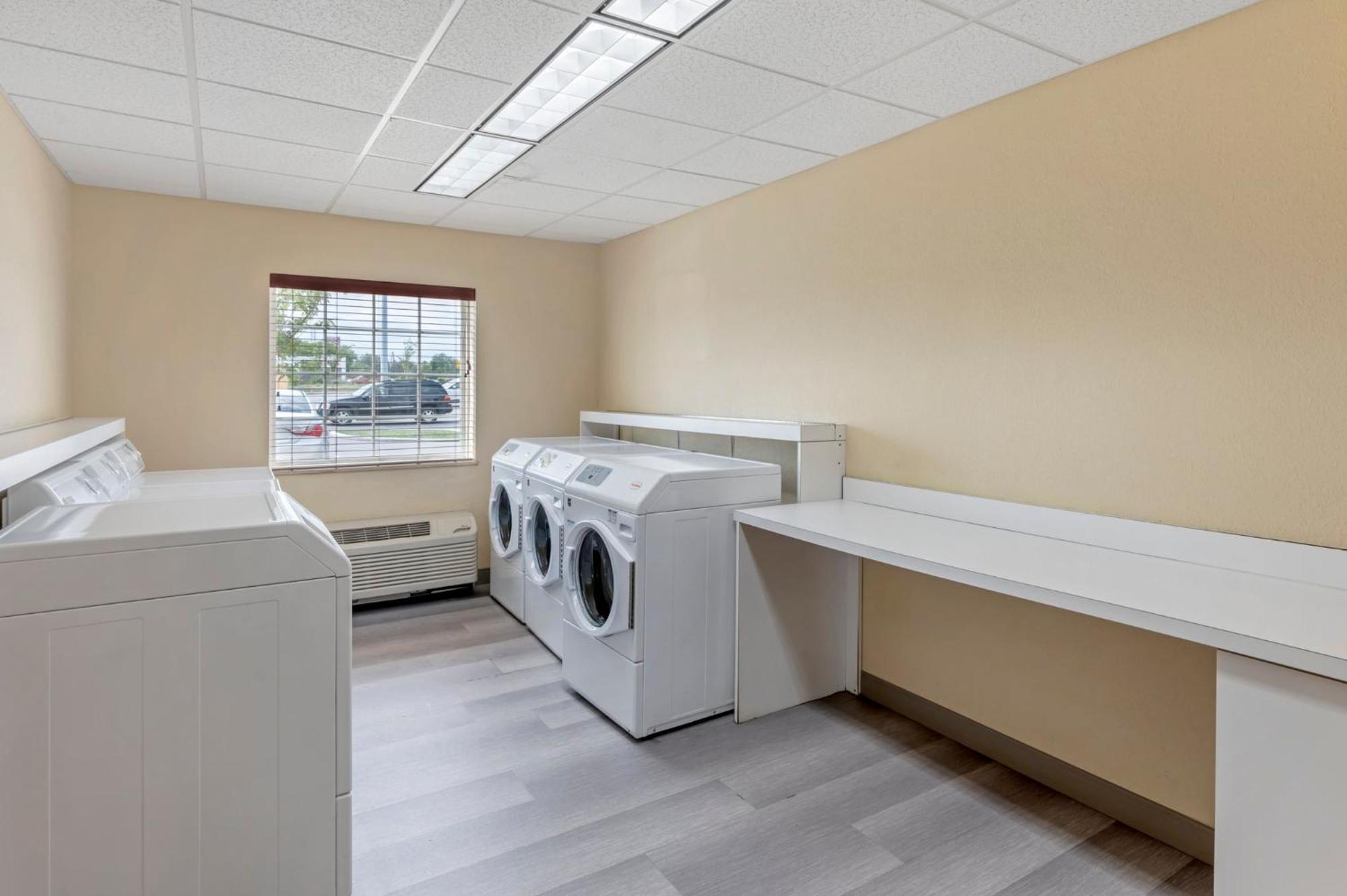 Candlewood Suites Indianapolis East By Ihg Exterior foto